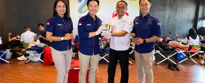Foto Bersama Para Direksi dengan PMI